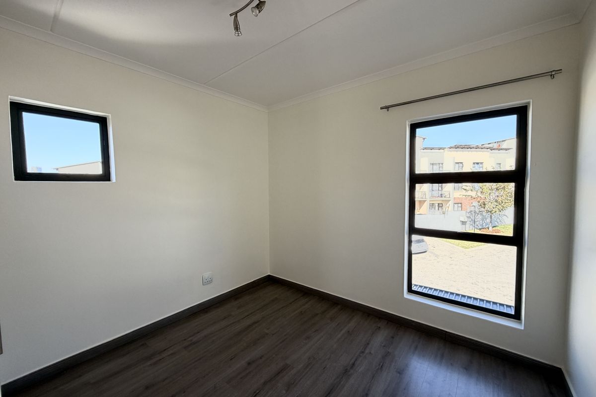 Spacious 3-bedroom apartment to let in Barbeque Downs, Midrand ideal for modern living! - Photo 5