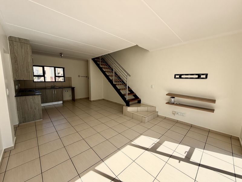 Spacious 3-bedroom apartment to let in Barbeque Downs, Midrand ideal for modern living! - Photo 1