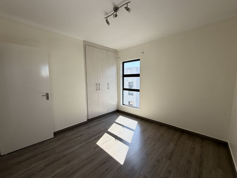 Spacious 3-bedroom apartment to let in Barbeque Downs, Midrand ideal for modern living! - Photo 10