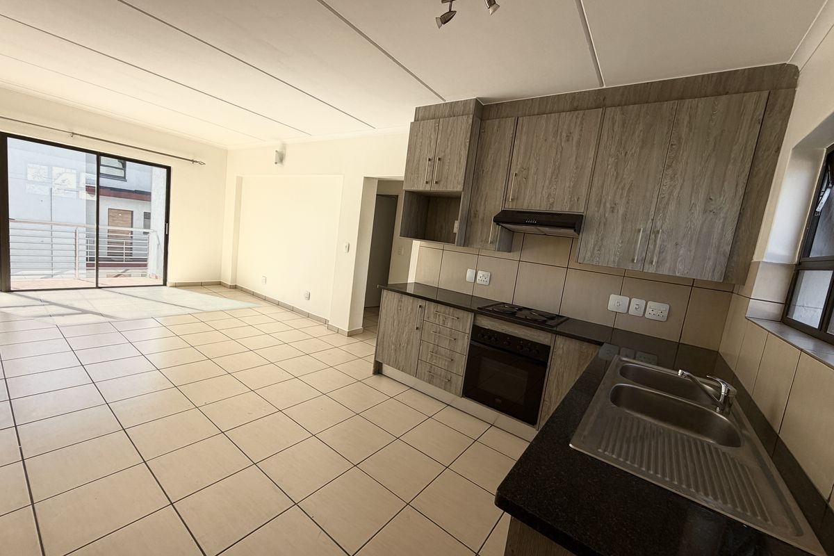 Spacious 3-bedroom apartment to let in Barbeque Downs, Midrand ideal for modern living! - Photo 4
