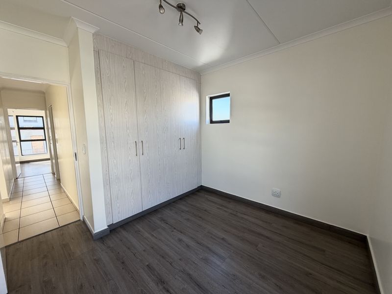 Spacious 3-bedroom apartment to let in Barbeque Downs, Midrand ideal for modern living! - Photo 6