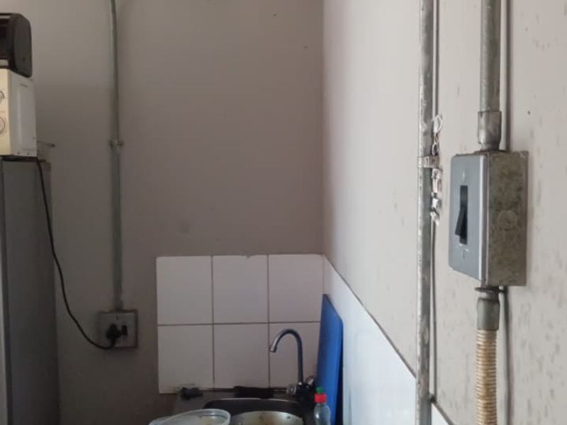 Apartment For Sale In Johannesburg - Photo 8