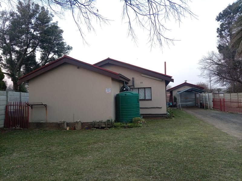 Charming freestanding home in Meyerville, Standerton—perfect for family living and investment! - Photo 4