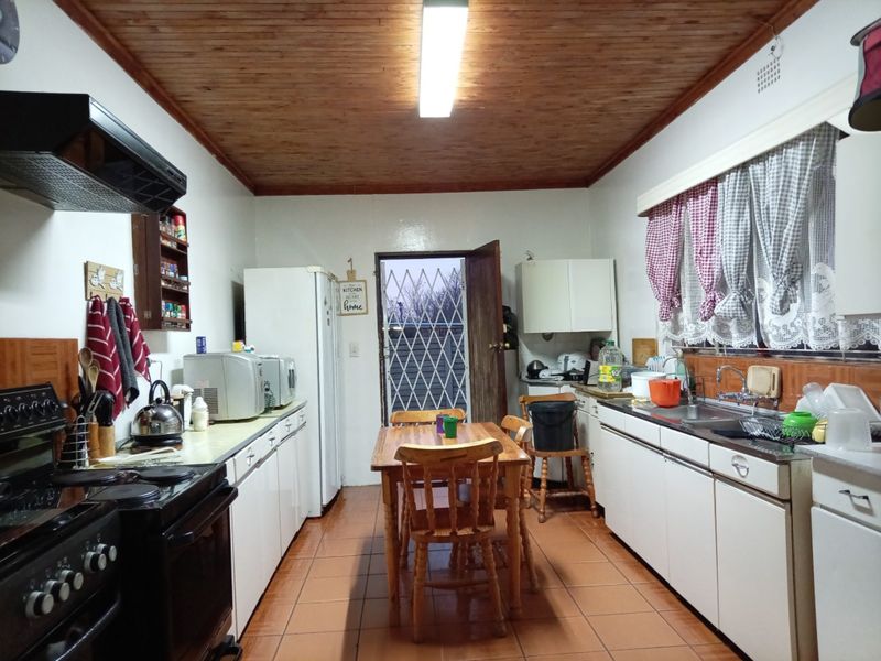 Charming freestanding home in Meyerville, Standerton—perfect for family living and investment! - Photo 6