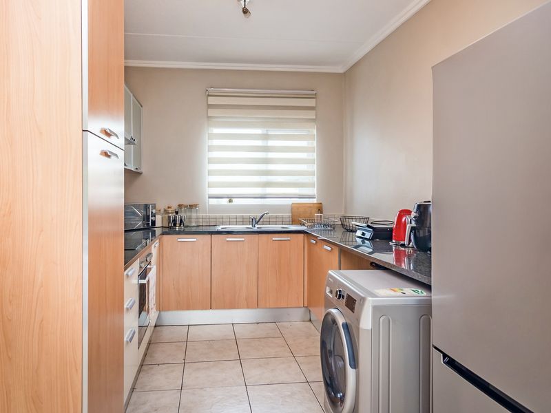 2-bedroom apartment in Ferndale, Randburg - modern living with great amenities and location. - Photo 3