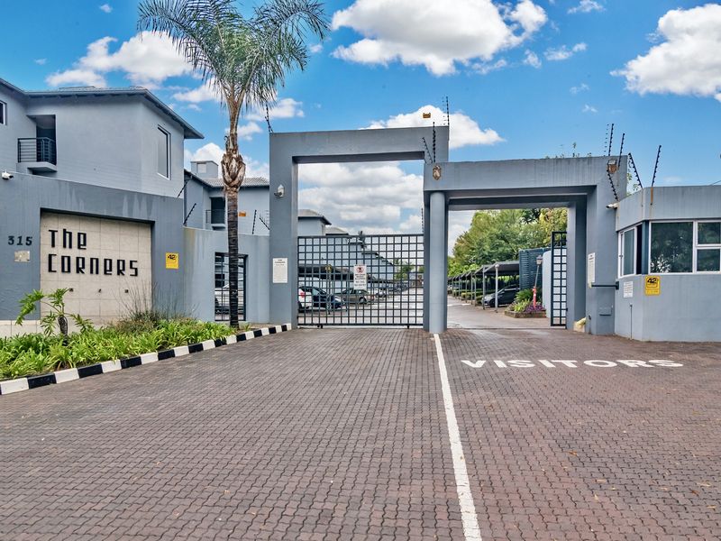 2-bedroom apartment in Ferndale, Randburg - modern living with great amenities and location. - Photo 1