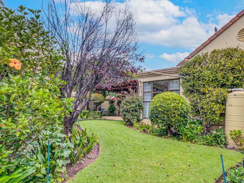 Refined Living in Bryanston’s Most Exclusive Enclosure - Photo 6