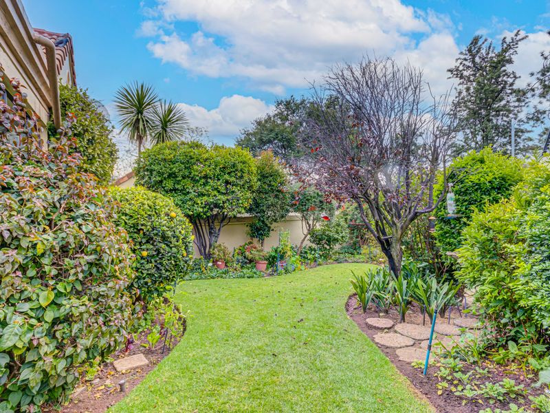 Refined Living in Bryanston’s Most Exclusive Enclosure - Photo 7