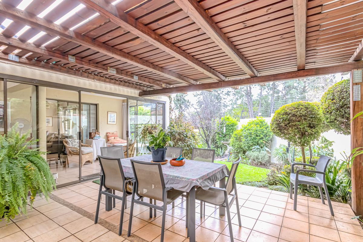 Refined Living in Bryanston’s Most Exclusive Enclosure - Photo 5