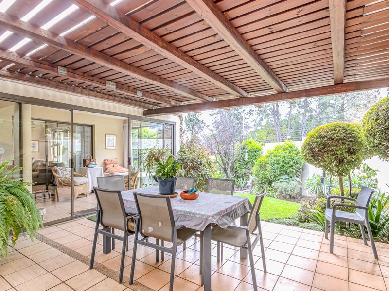 Refined Living in Bryanston’s Most Exclusive Enclosure - Photo 5