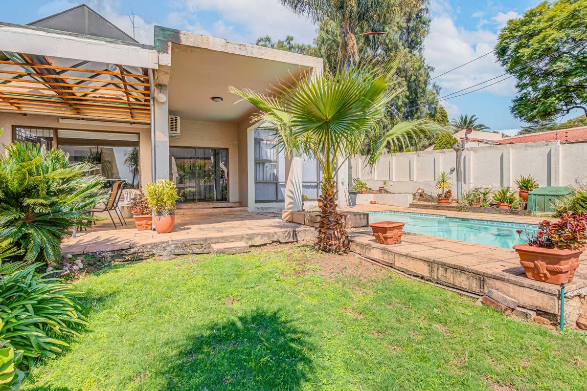 3 Bedroom Double Storey Home For Sale in Edenburg, Sandton - Photo 3