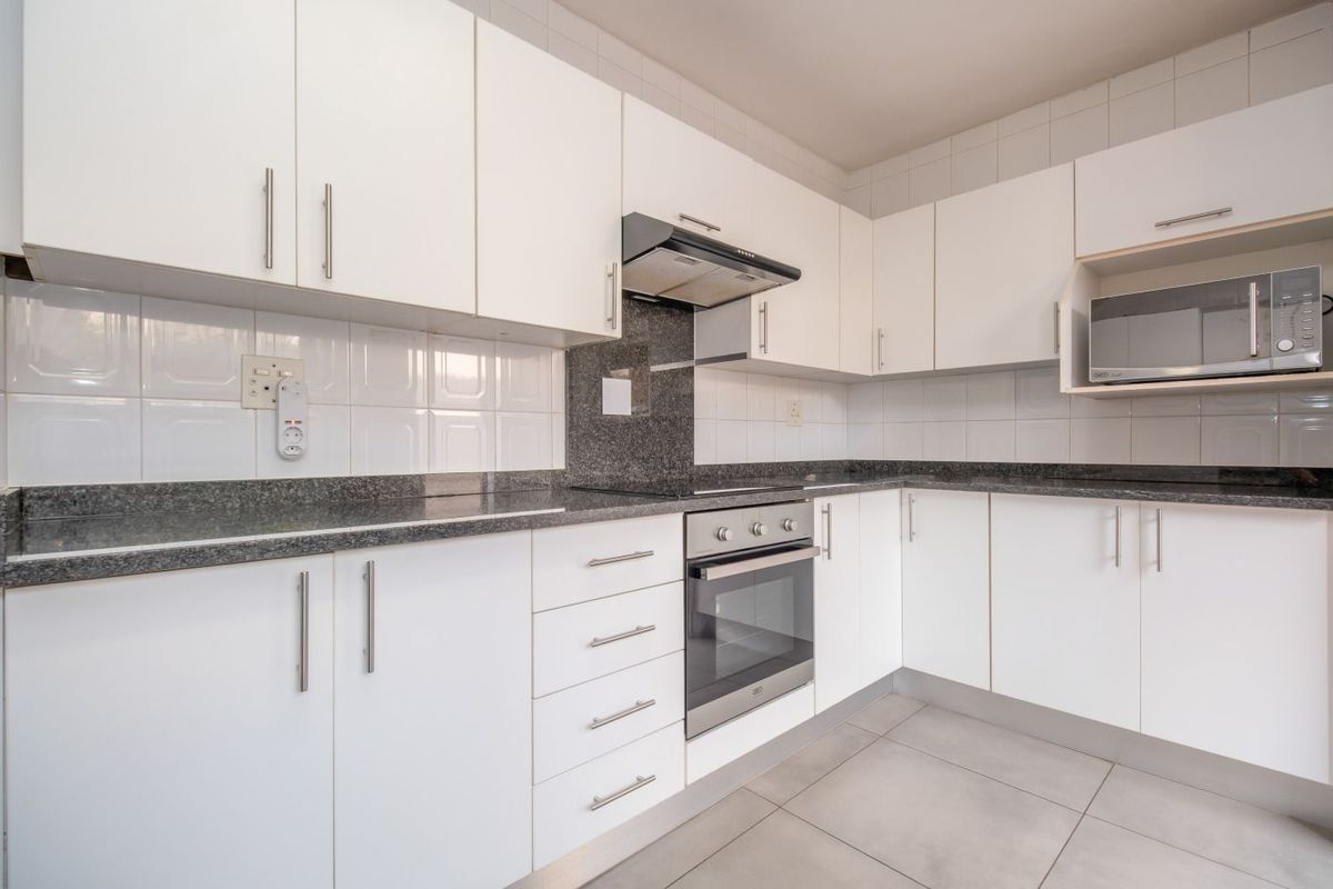 3 Bed, 2.5 Bathroom Cluster- Sunninghill - Photo 3