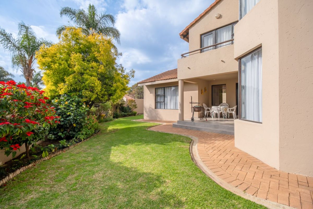 3 Bed, 2.5 Bathroom Cluster- Sunninghill - Photo 4