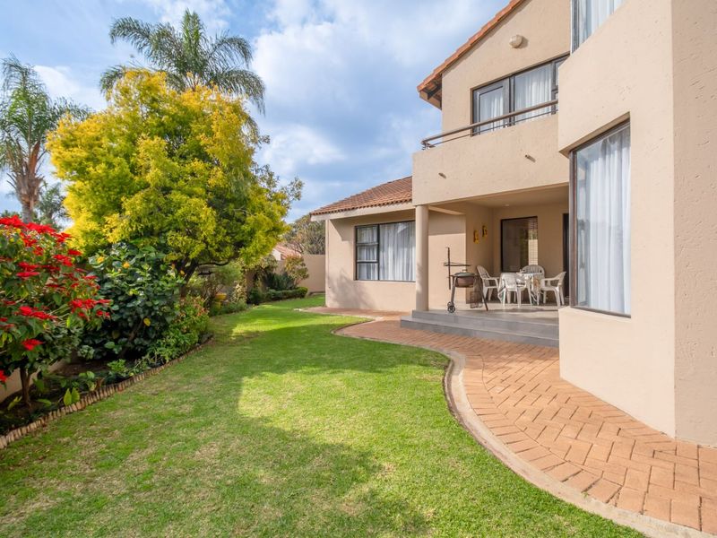 3 Bed, 2.5 Bathroom Cluster- Sunninghill - Photo 4