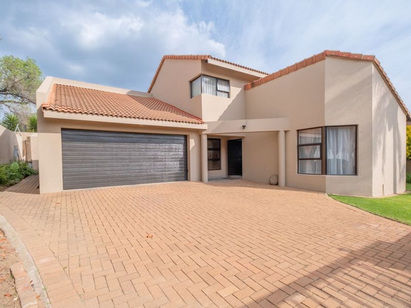 3 Bed, 2.5 Bathroom Cluster- Sunninghill - Photo 2