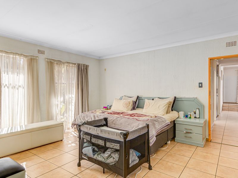 Freestanding For Sale In Sandton - Photo 5
