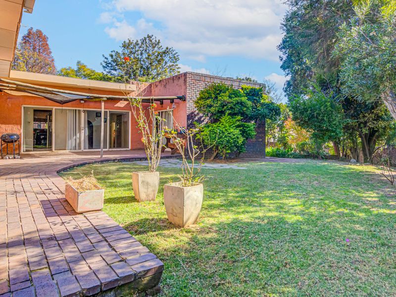 Freestanding For Sale In Sandton - Photo 3