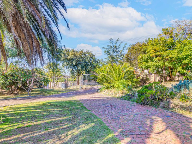 Freestanding For Sale In Sandton - Photo 1