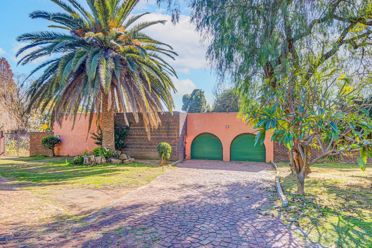 Freestanding For Sale In Sandton - Photo 2