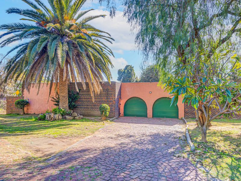 Freestanding For Sale In Sandton - Photo 2