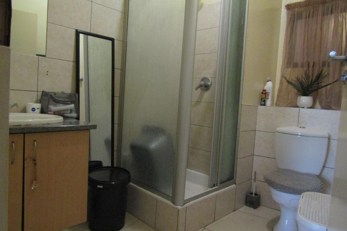 Apartment For Sale In Johannesburg - Photo 5