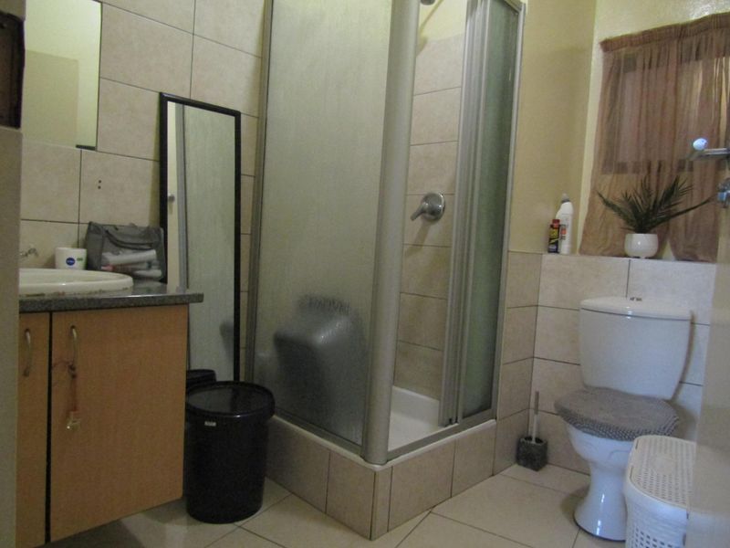Apartment For Sale In Johannesburg - Photo 5