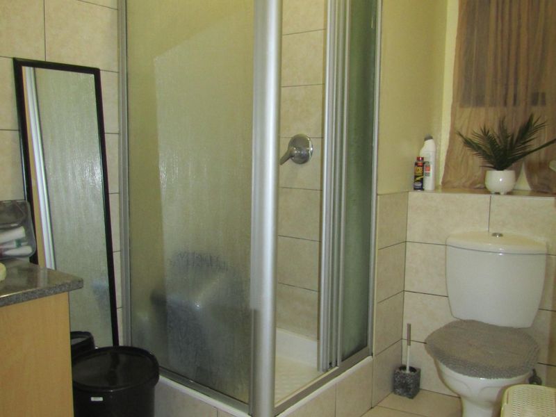 Apartment For Sale In Johannesburg - Photo 9