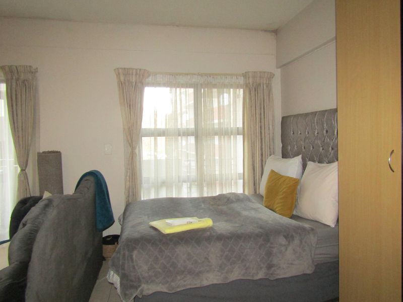 Apartment For Sale In Johannesburg - Photo 6
