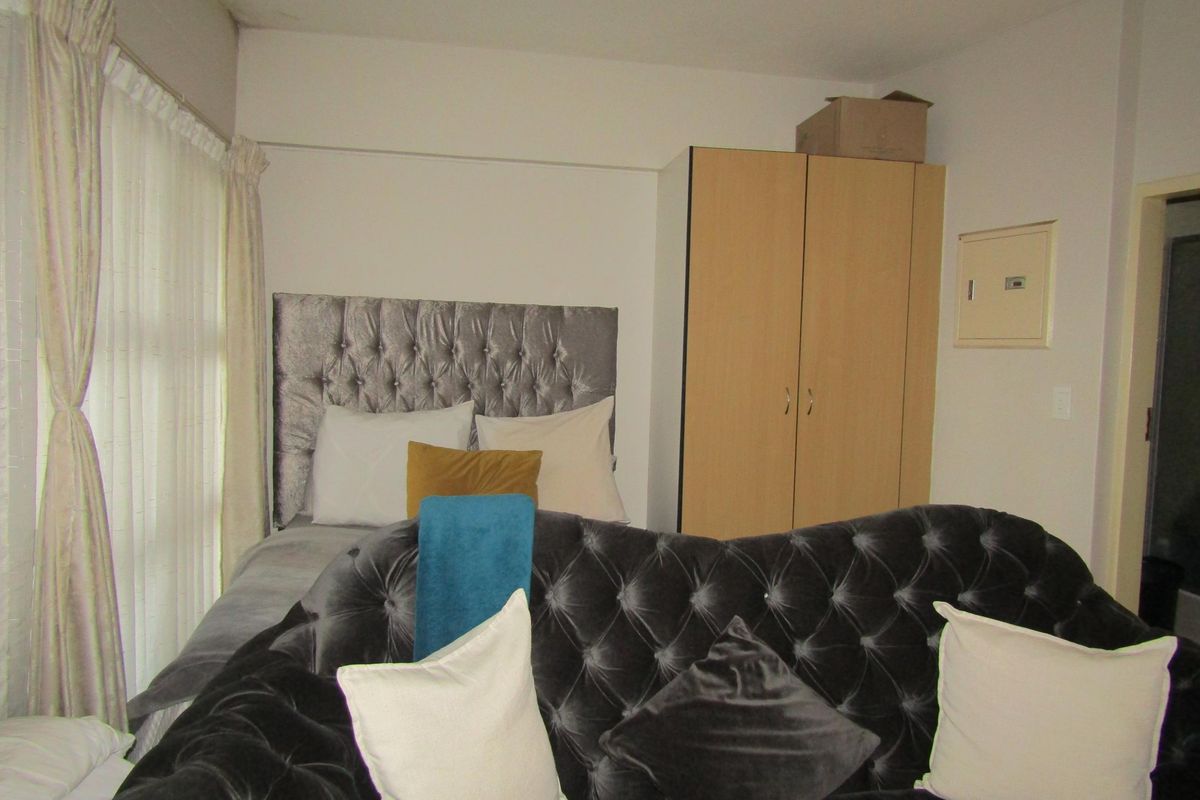 Apartment For Sale In Johannesburg - Photo 3