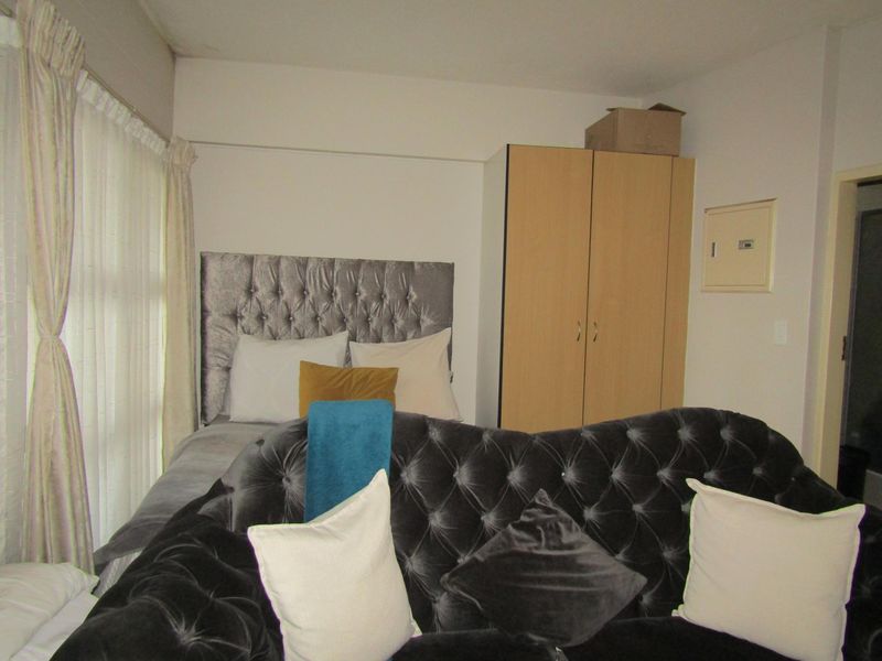 Apartment For Sale In Johannesburg - Photo 3