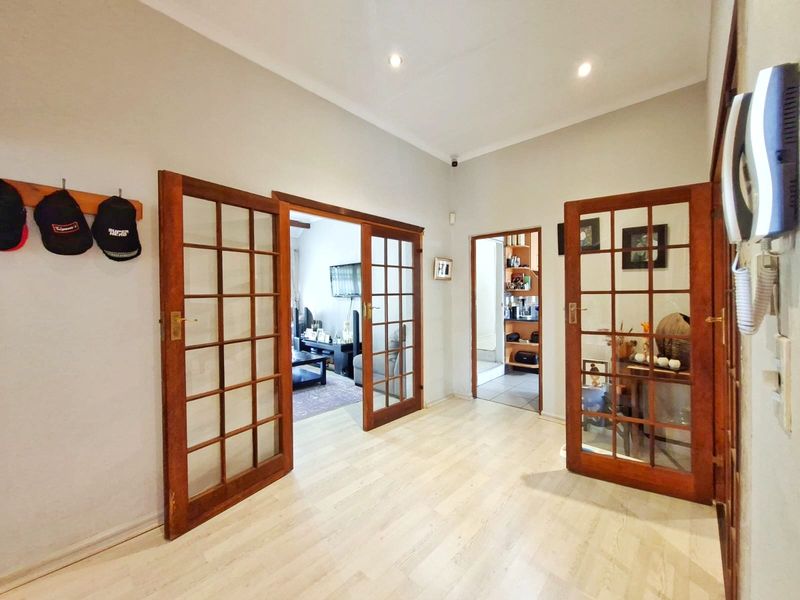 Spacious 3 Bedroom Family Home | Pool, Jacuzzi, Study & Double Garage | Vorna Valley - Photo 2