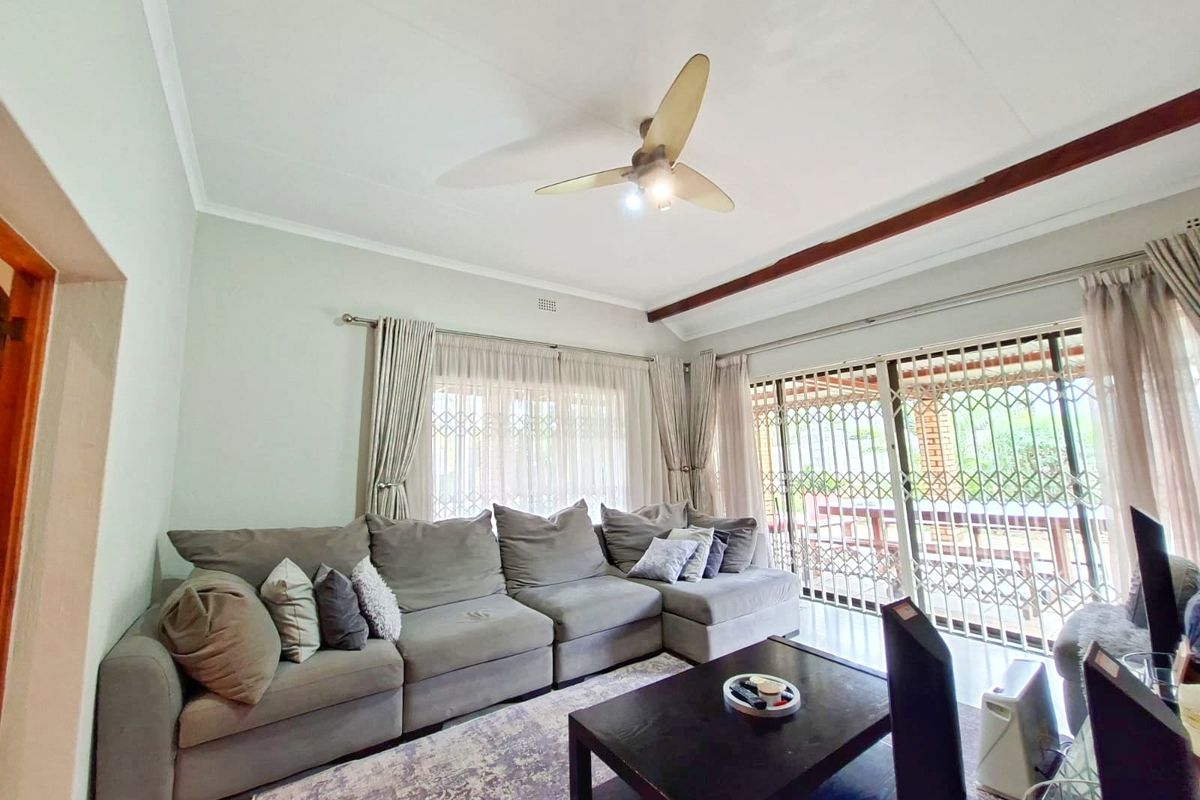 Spacious 3 Bedroom Family Home | Pool, Jacuzzi, Study & Double Garage | Vorna Valley - Photo 5
