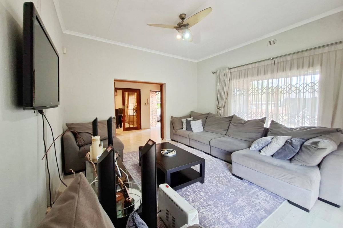 Spacious 3 Bedroom Family Home | Pool, Jacuzzi, Study & Double Garage | Vorna Valley - Photo 3