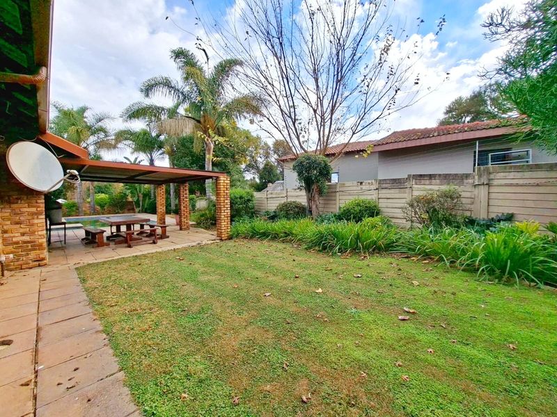 Spacious 3 Bedroom Family Home | Pool, Jacuzzi, Study & Double Garage | Vorna Valley - Photo 9