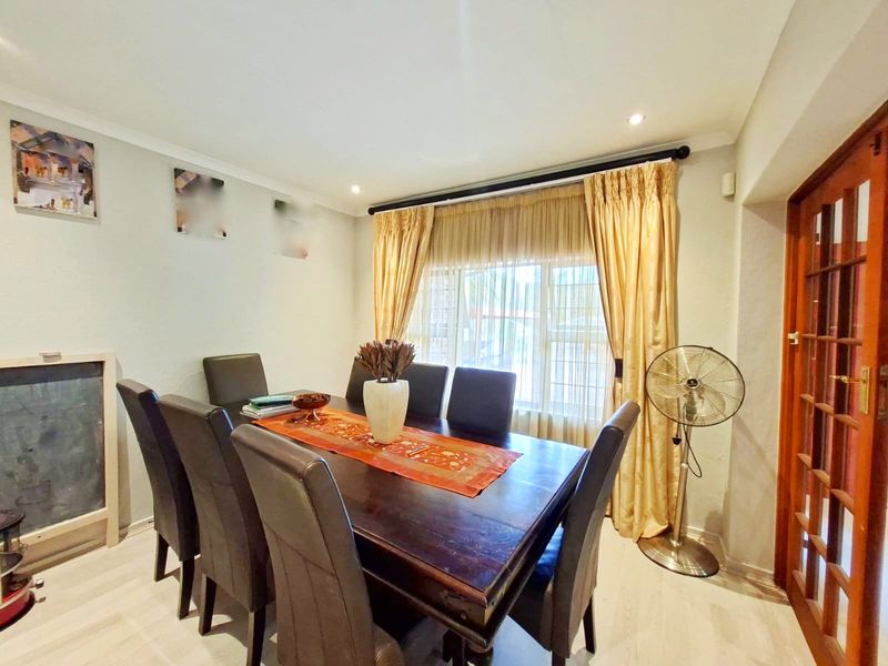 Spacious 3 Bedroom Family Home | Pool, Jacuzzi, Study & Double Garage | Vorna Valley - Photo 8