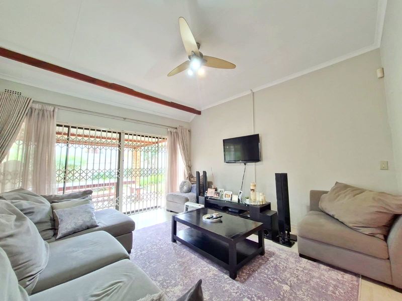 Spacious 3 Bedroom Family Home | Pool, Jacuzzi, Study & Double Garage | Vorna Valley - Photo 6