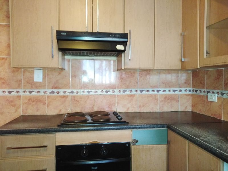 2 Bedroom House To Let in Meadowlands - Photo 5