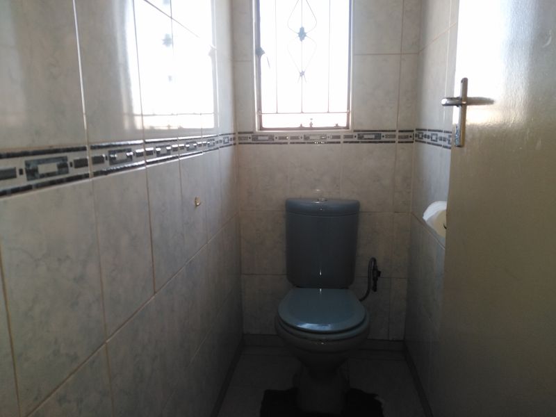 2 Bedroom House To Let in Meadowlands - Photo 10