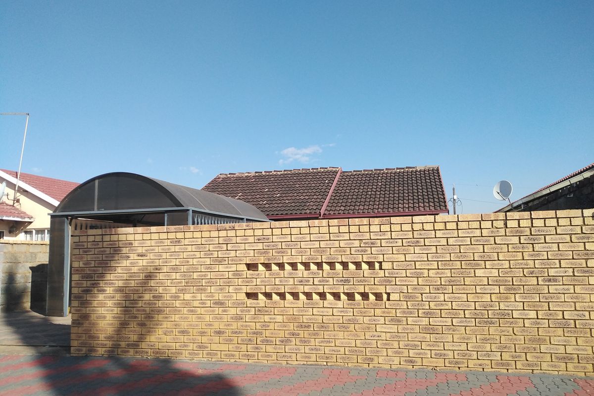 2 Bedroom House To Let in Meadowlands - Photo 3