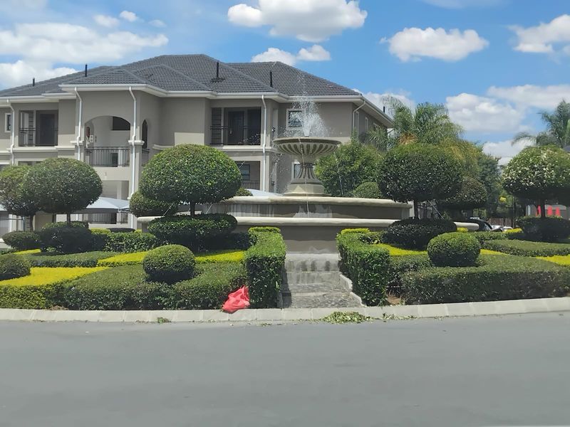Perfect Modern Style 1 bed 1 bath Apartment in the heart of Fourways - Photo 1