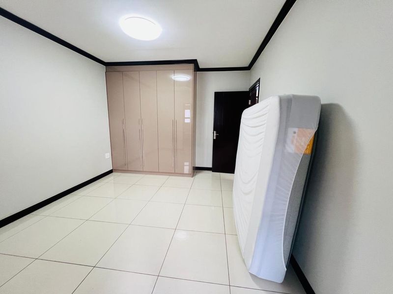 Perfect Modern Style 1 bed 1 bath Apartment in the heart of Fourways - Photo 6