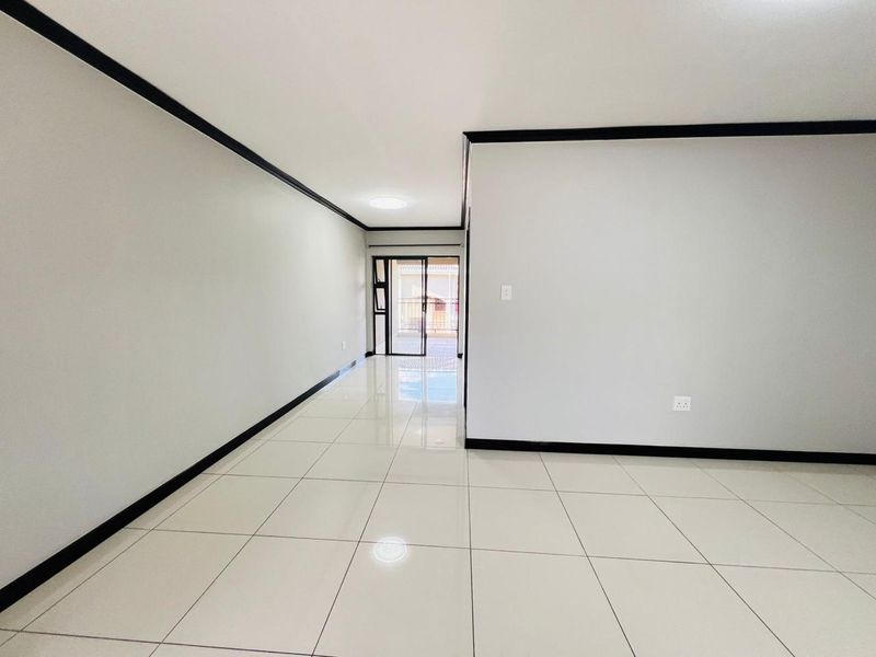 Perfect Modern Style 1 bed 1 bath Apartment in the heart of Fourways - Photo 4