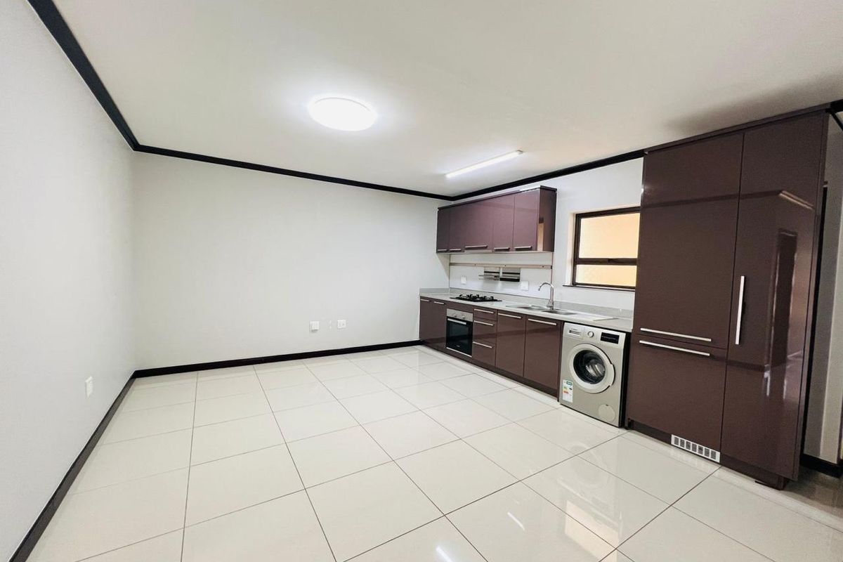 Perfect Modern Style 1 bed 1 bath Apartment in the heart of Fourways - Photo 2