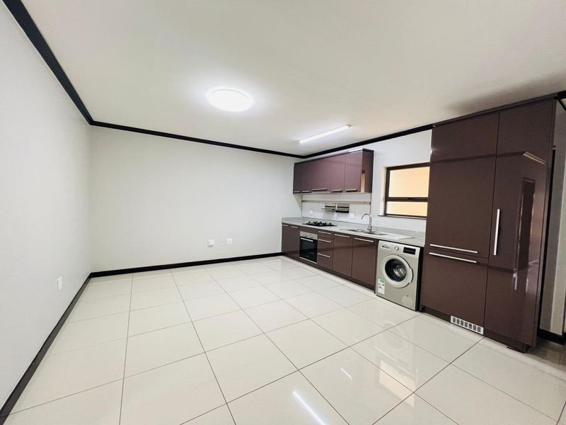 Perfect Modern Style 1 bed 1 bath Apartment in the heart of Fourways - Photo 2