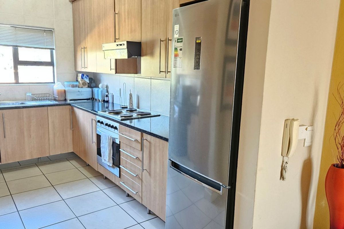 3 Bedroom Penthouse- Morningside - Photo 3