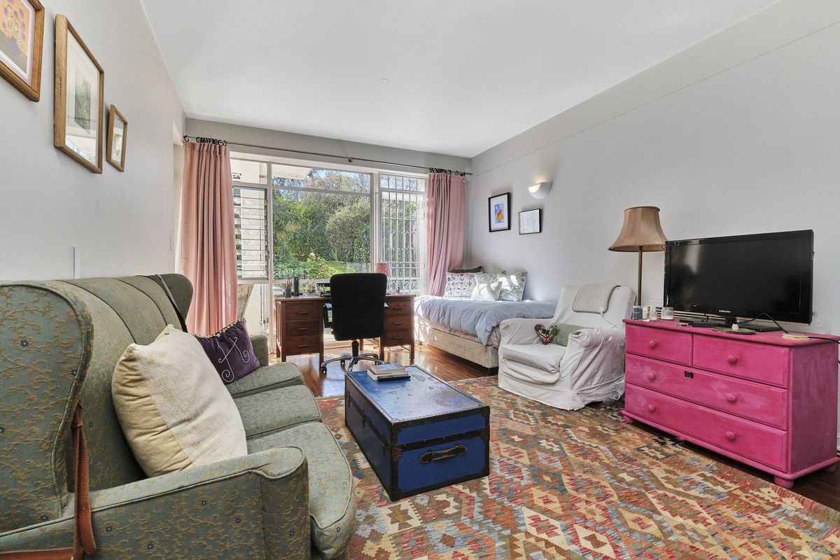 A SPACIOUS ONE BEDROOM GARDEN APARTMENT FOR SALE IN PARKWOOD - Photo 3