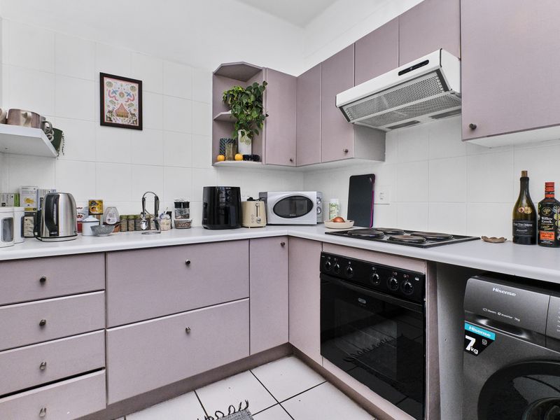 A SPACIOUS ONE BEDROOM GARDEN APARTMENT FOR SALE IN PARKWOOD - Photo 7