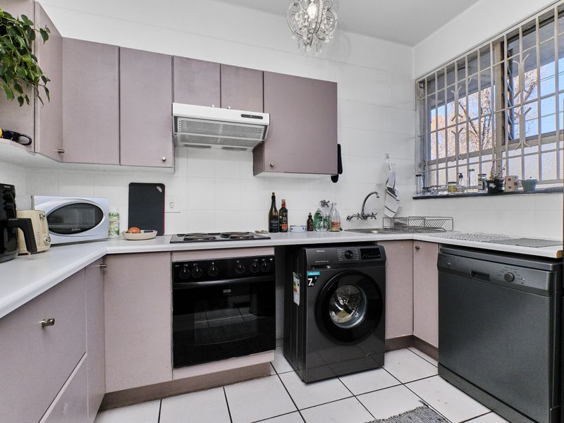 A SPACIOUS ONE BEDROOM GARDEN APARTMENT FOR SALE IN PARKWOOD - Photo 6