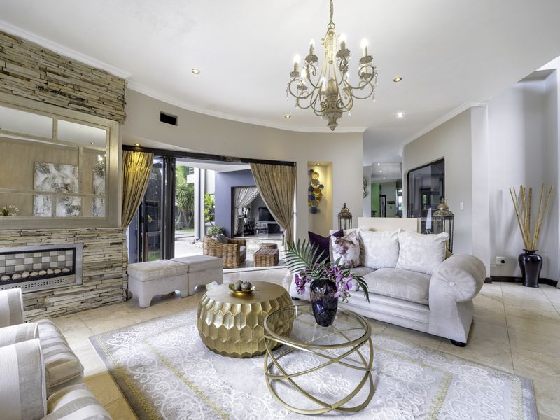 Luxurious Family Haven in Crescentwood Country Estate - Photo 9