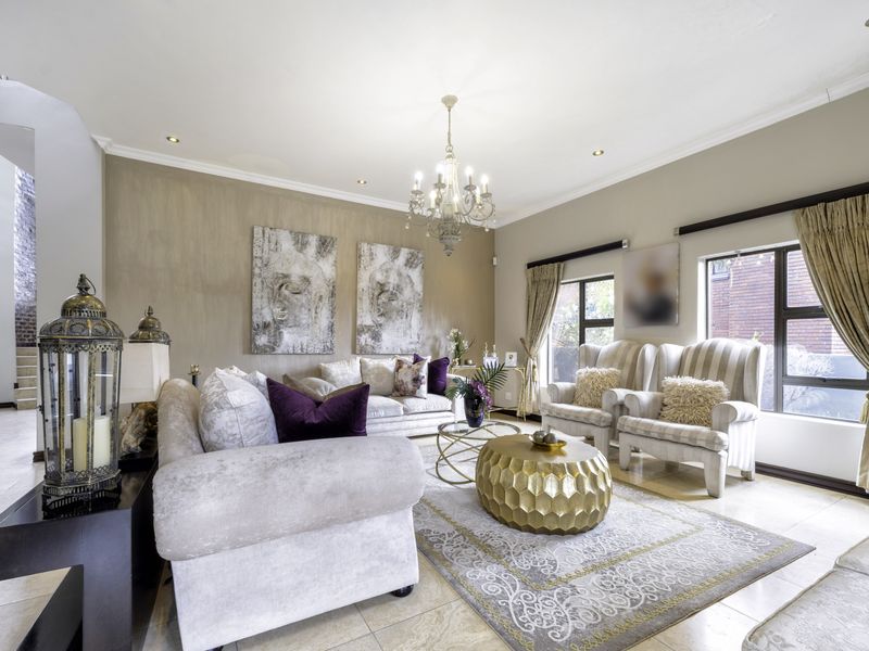 Luxurious Family Haven in Crescentwood Country Estate - Photo 8